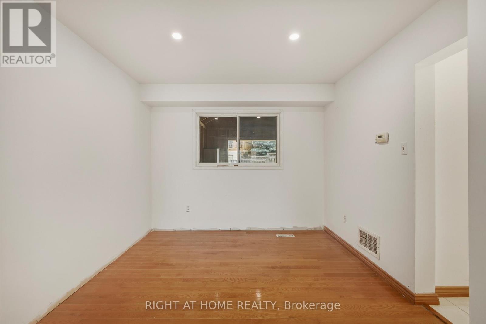 51 Leggott Avenue, Barrie, Ontario  L4N 8B1 - Photo 6 - S13439818