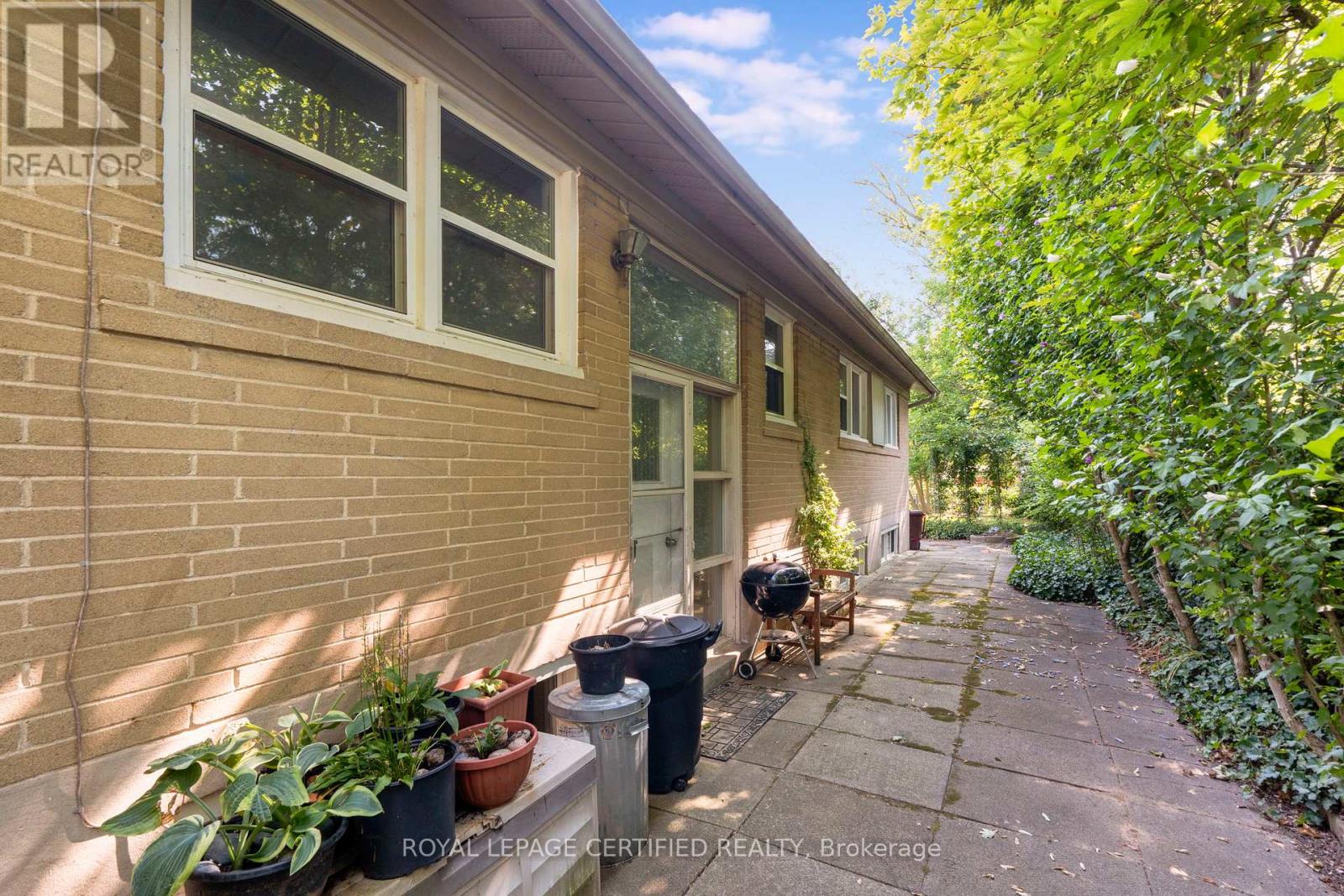 122 Selgrove Crescent, Oakville, Ontario  L6L 1L3 - Photo 10 - W13432942