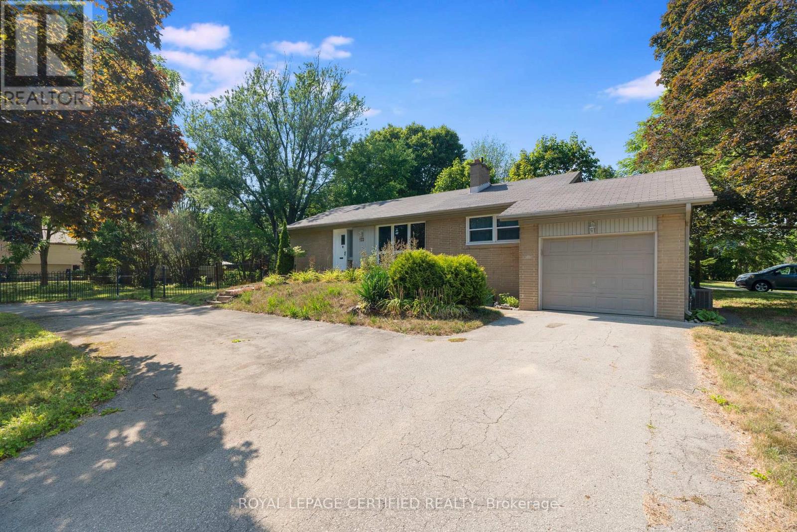 122 Selgrove Crescent, Oakville, Ontario  L6L 1L3 - Photo 2 - W13432942