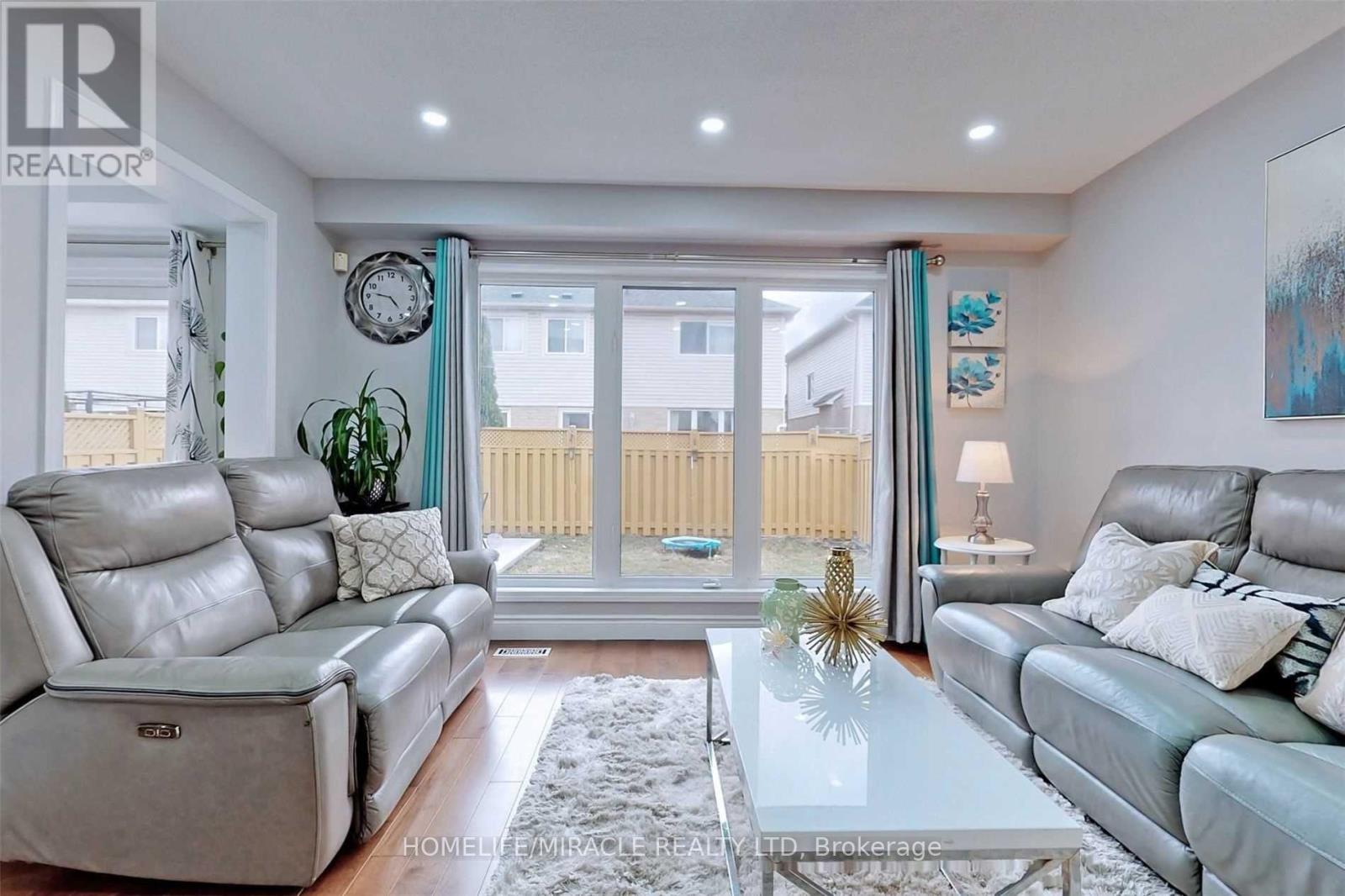 16 Sentimental Way, Brampton, Ontario  L7A 2S1 - Photo 8 - W13439848