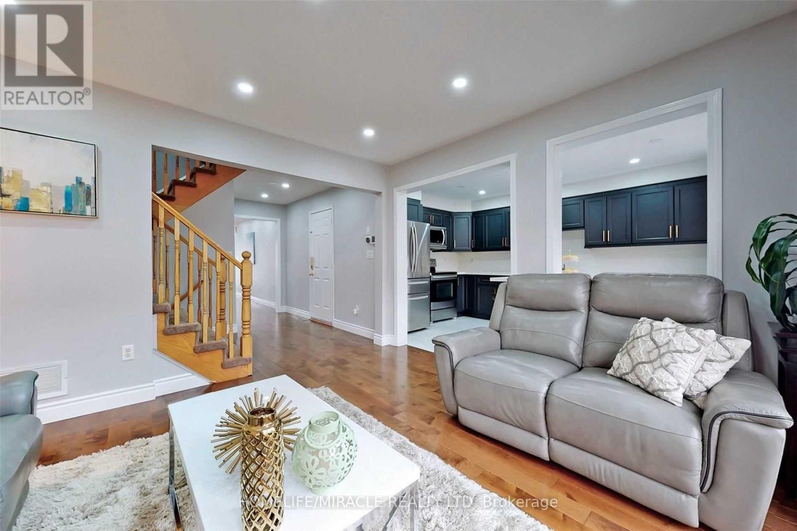 16 Sentimental Way, Brampton, Ontario  L7A 2S1 - Photo 9 - W13439848