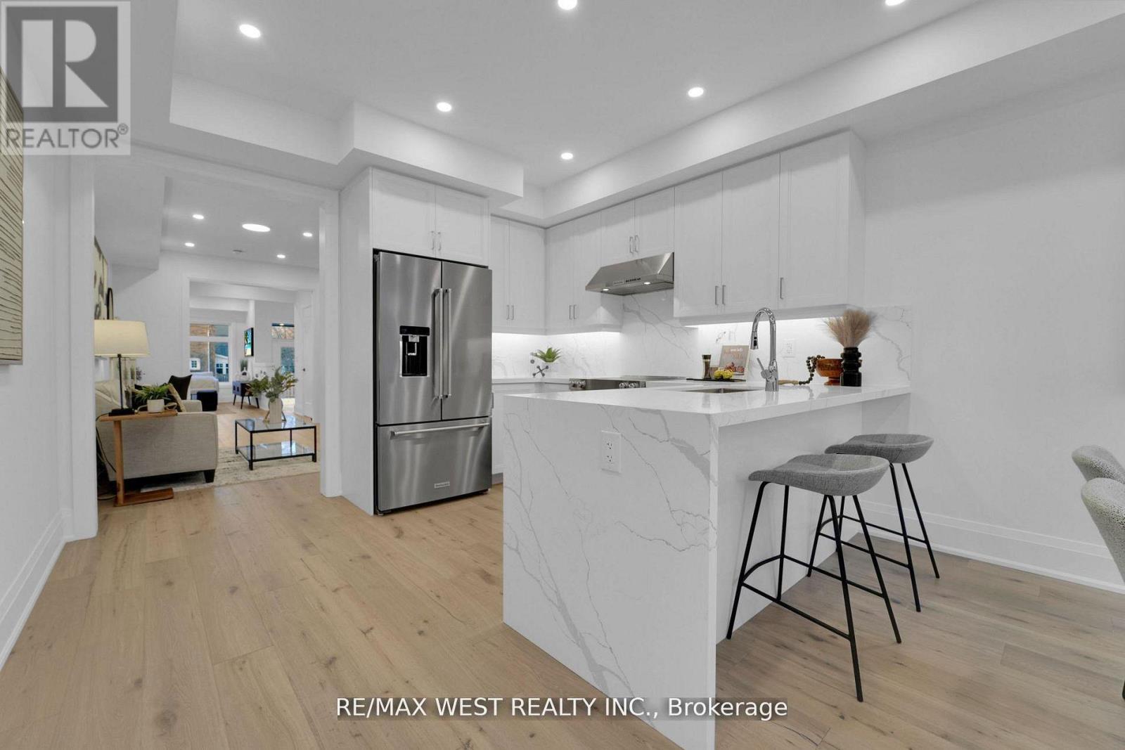 Upper - 521 St Johns Road, Toronto, Ontario  M6S 2L7 - Photo 13 - W13439854