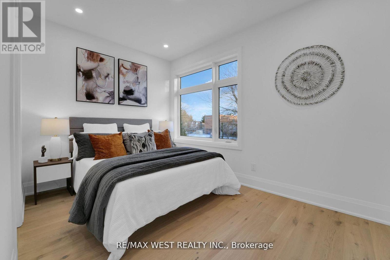 Upper - 521 St Johns Road, Toronto, Ontario  M6S 2L7 - Photo 17 - W13439854