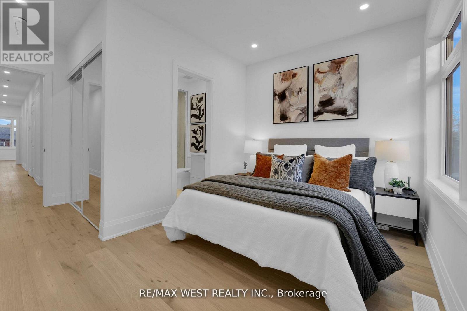 Upper - 521 St Johns Road, Toronto, Ontario  M6S 2L7 - Photo 18 - W13439854