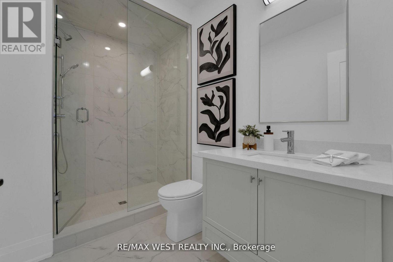 Upper - 521 St Johns Road, Toronto, Ontario  M6S 2L7 - Photo 19 - W13439854