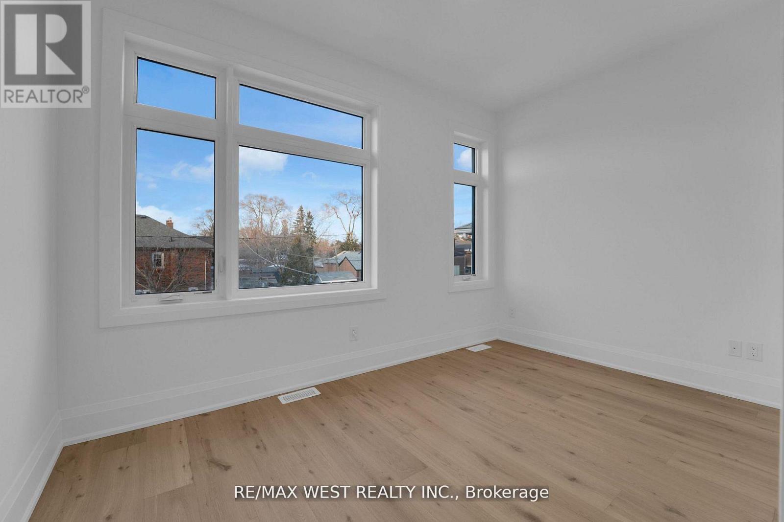 Upper - 521 St Johns Road, Toronto, Ontario  M6S 2L7 - Photo 20 - W13439854