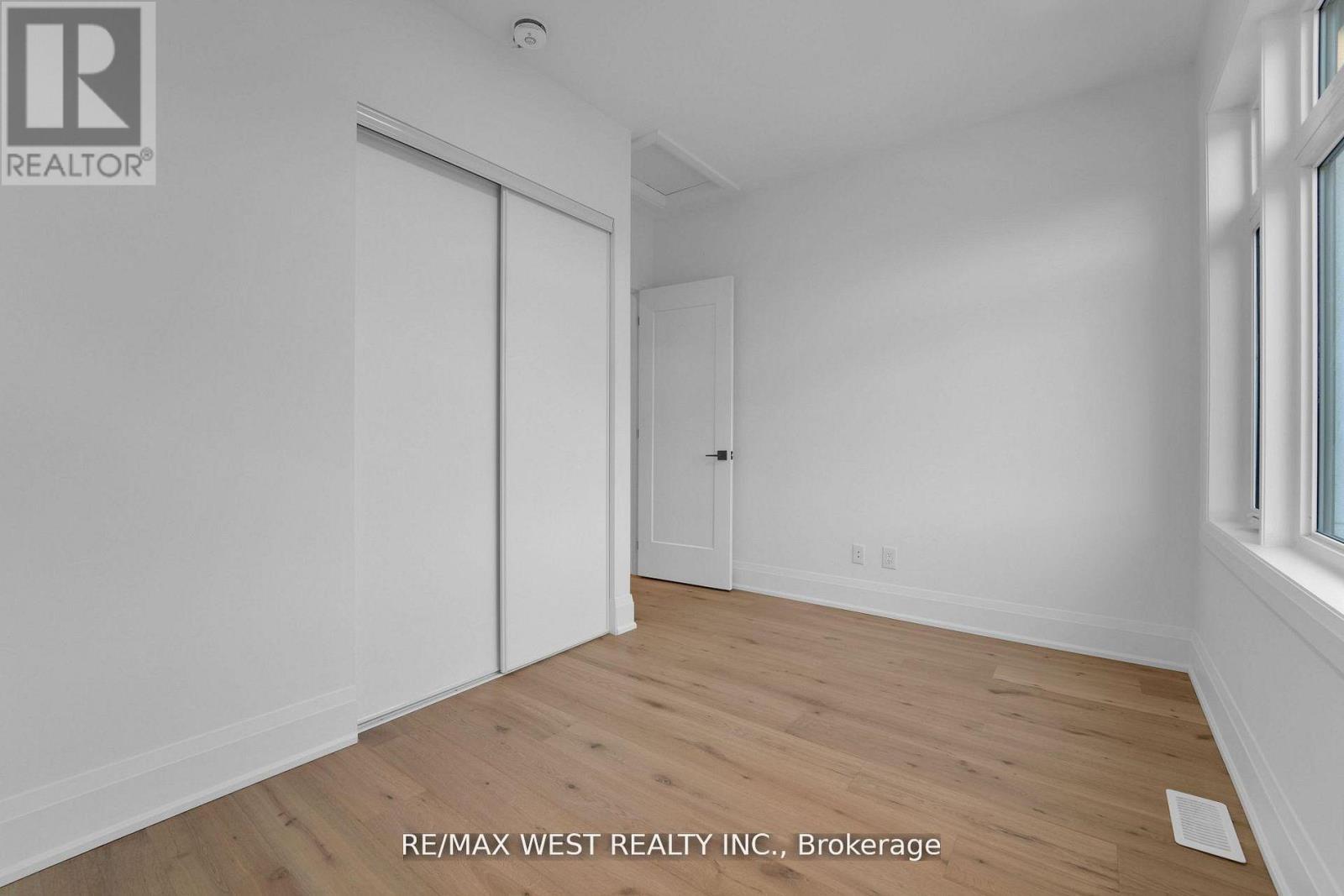 Upper - 521 St Johns Road, Toronto, Ontario  M6S 2L7 - Photo 22 - W13439854