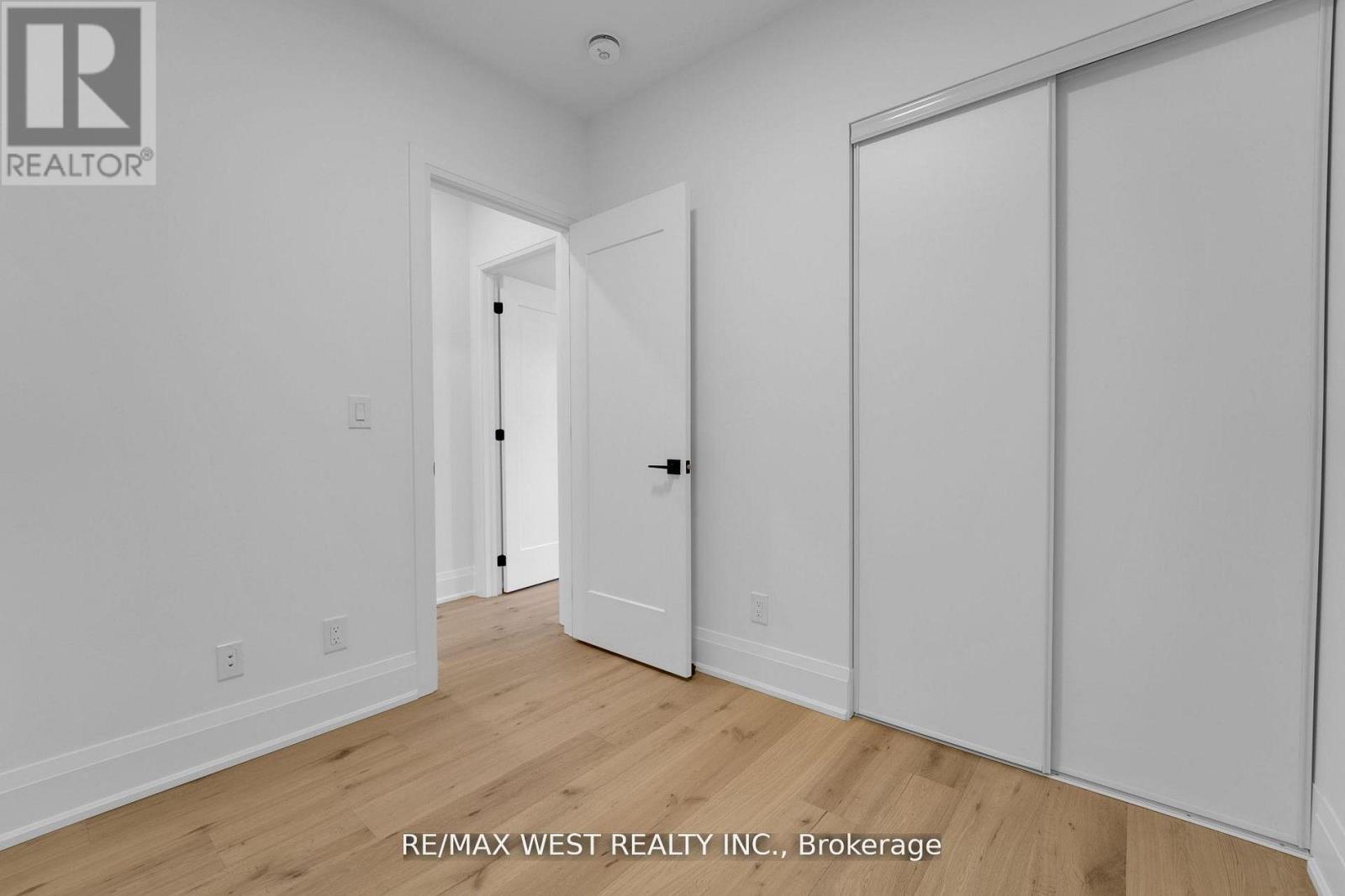 Upper - 521 St Johns Road, Toronto, Ontario  M6S 2L7 - Photo 23 - W13439854