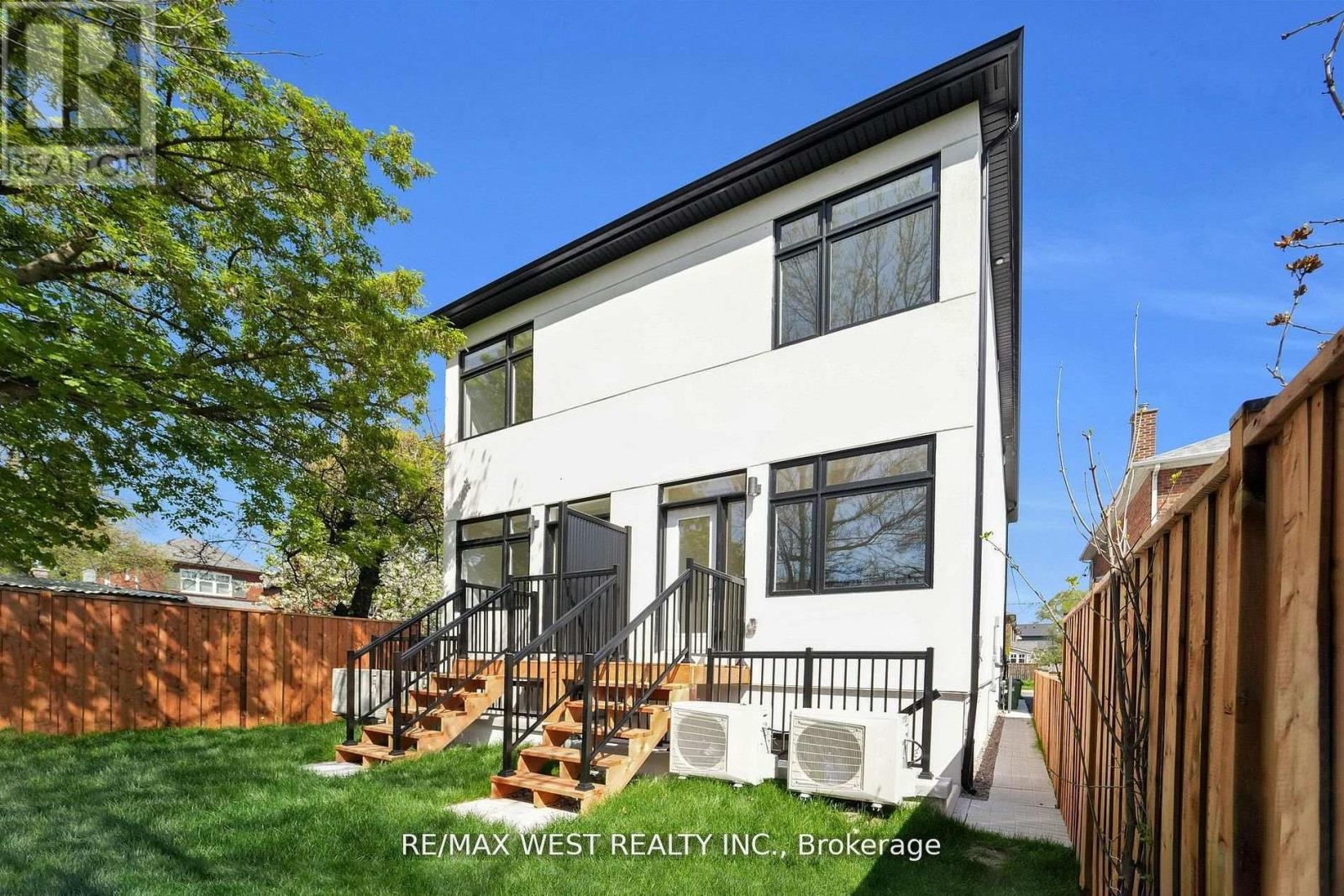 Upper - 521 St Johns Road, Toronto, Ontario  M6S 2L7 - Photo 25 - W13439854
