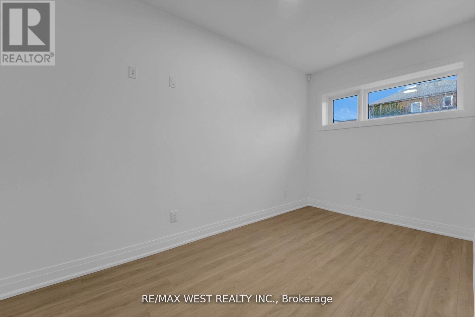 Lower - 521 St Johns Road, Toronto, Ontario  M6S 2L7 - Photo 11 - W13439860