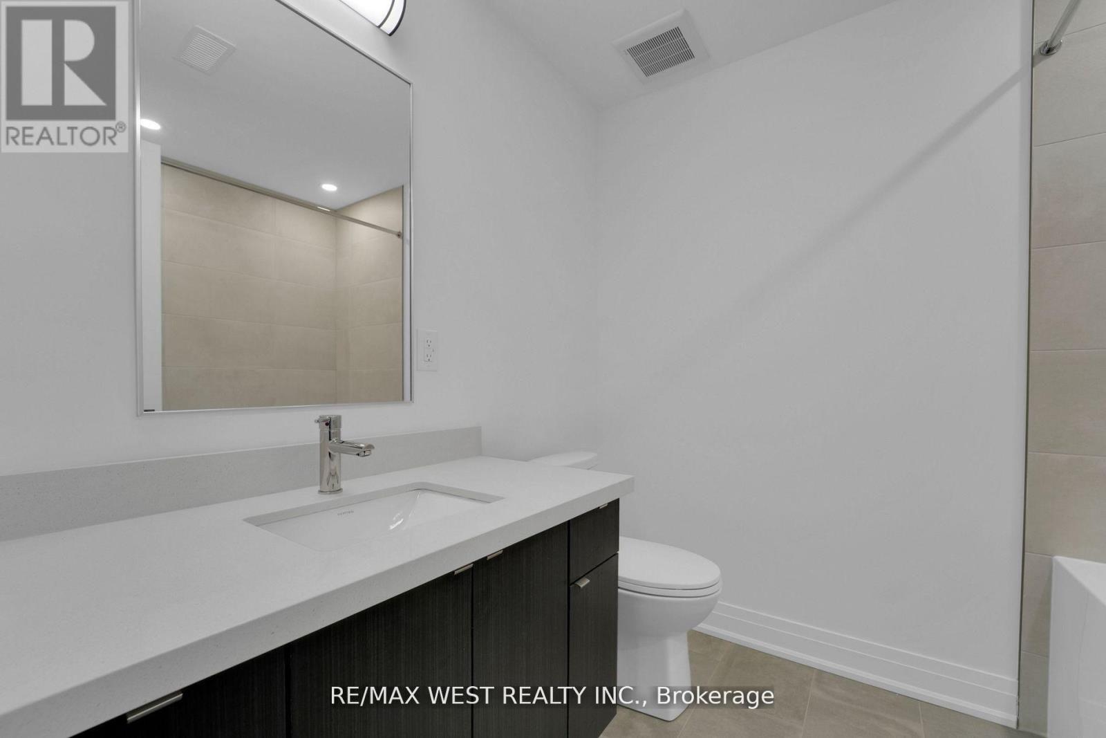 Lower - 521 St Johns Road, Toronto, Ontario  M6S 2L7 - Photo 12 - W13439860