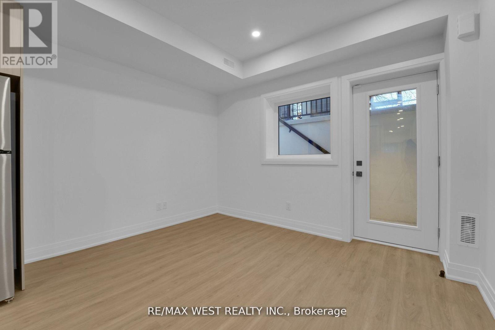 Lower - 521 St Johns Road, Toronto, Ontario  M6S 2L7 - Photo 3 - W13439860