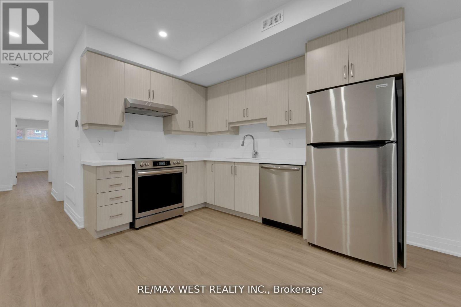 Lower - 521 St Johns Road, Toronto, Ontario  M6S 2L7 - Photo 4 - W13439860