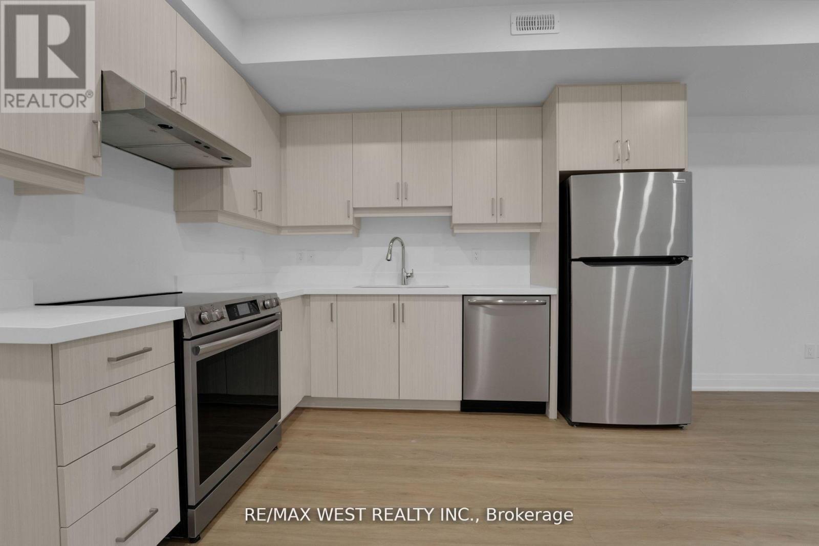 Lower - 521 St Johns Road, Toronto, Ontario  M6S 2L7 - Photo 6 - W13439860