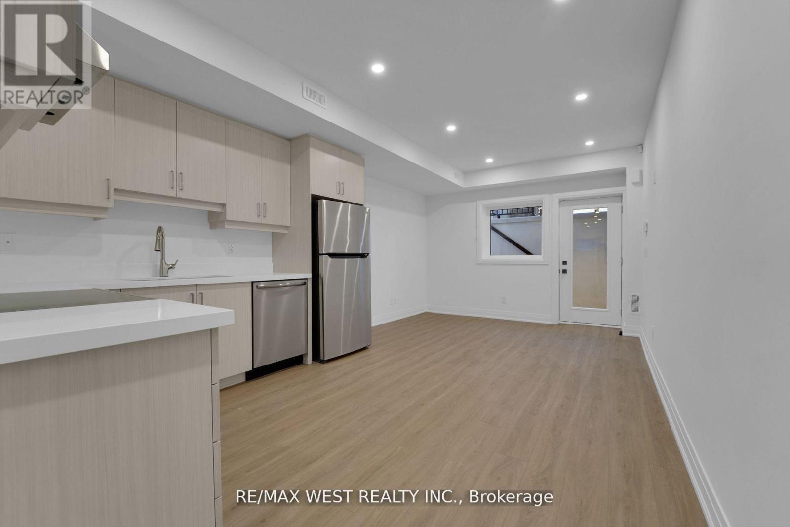 Lower - 521 St Johns Road, Toronto, Ontario  M6S 2L7 - Photo 7 - W13439860