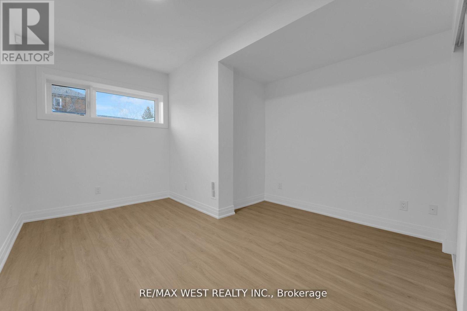 Lower - 521 St Johns Road, Toronto, Ontario  M6S 2L7 - Photo 9 - W13439860