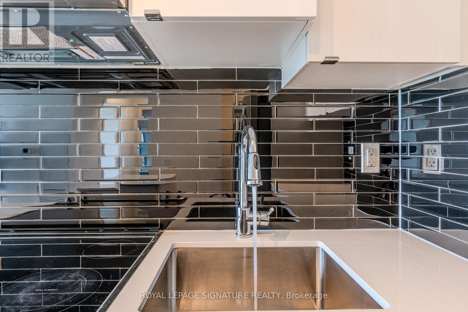 1101 - 1461 Lawrence Avenue W, Toronto, Ontario  M6L 0A6 - Photo 6 - W13440020