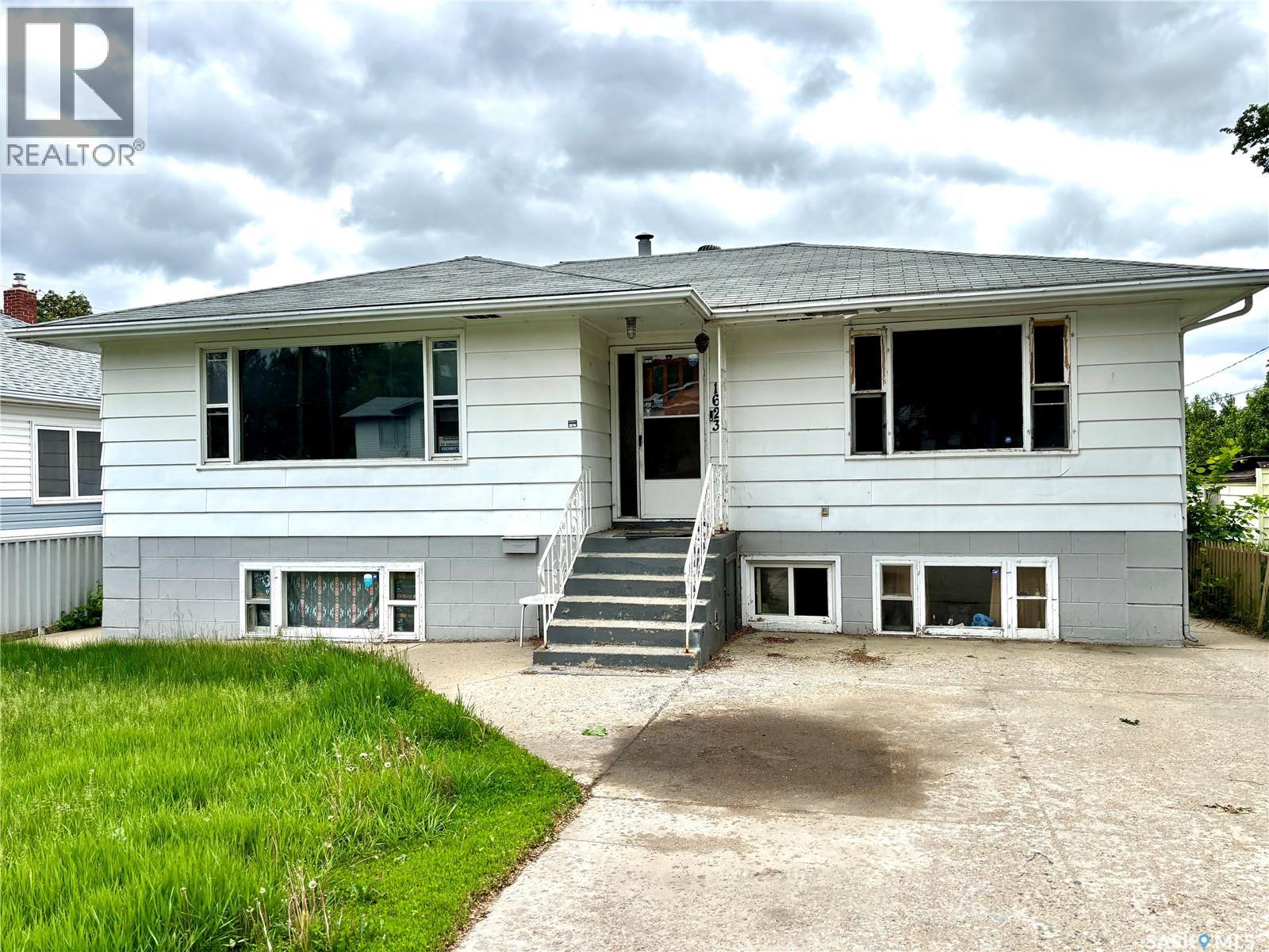 1623 19th Street W, Saskatoon, Saskatchewan  S7M 1C5 - Photo 1 - SK030564