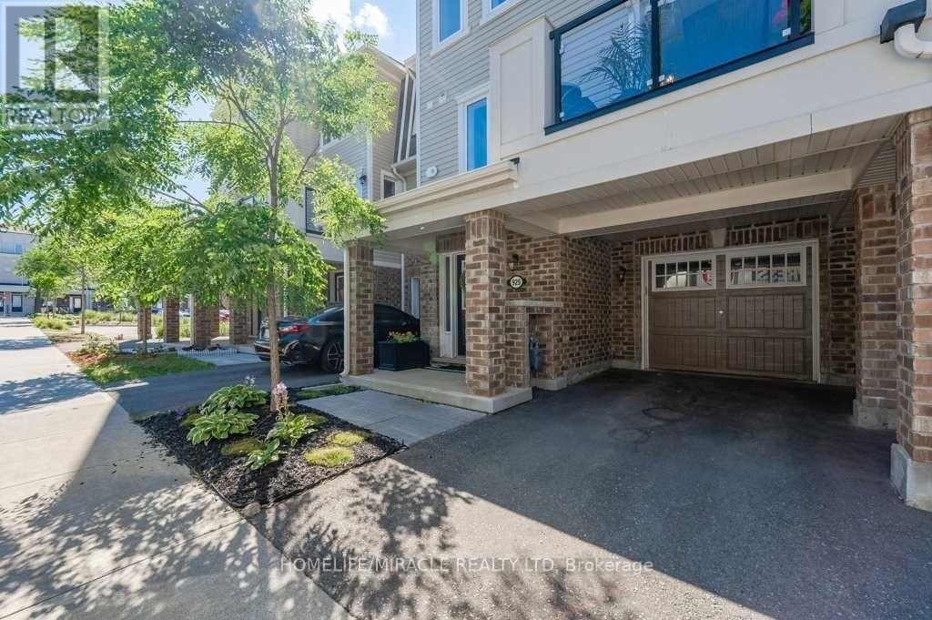 929 Apple Hill Lane, Kitchener, Ontario  N2R 0L7 - Photo 2 - X13439960