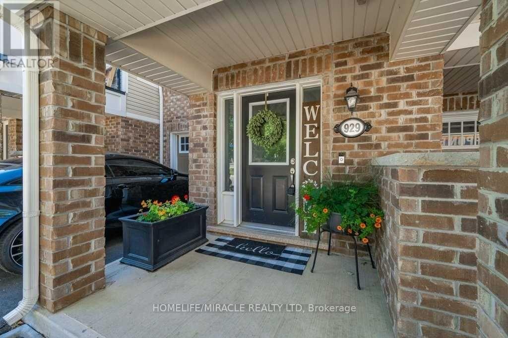 929 Apple Hill Lane, Kitchener, Ontario  N2R 0L7 - Photo 3 - X13439960