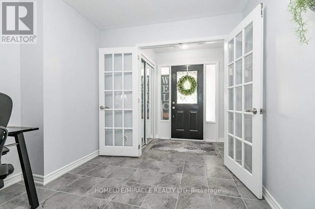 929 Apple Hill Lane, Kitchener, Ontario  N2R 0L7 - Photo 4 - X13439960