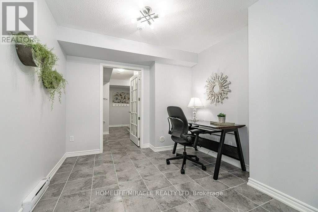 929 Apple Hill Lane, Kitchener, Ontario  N2R 0L7 - Photo 5 - X13439960