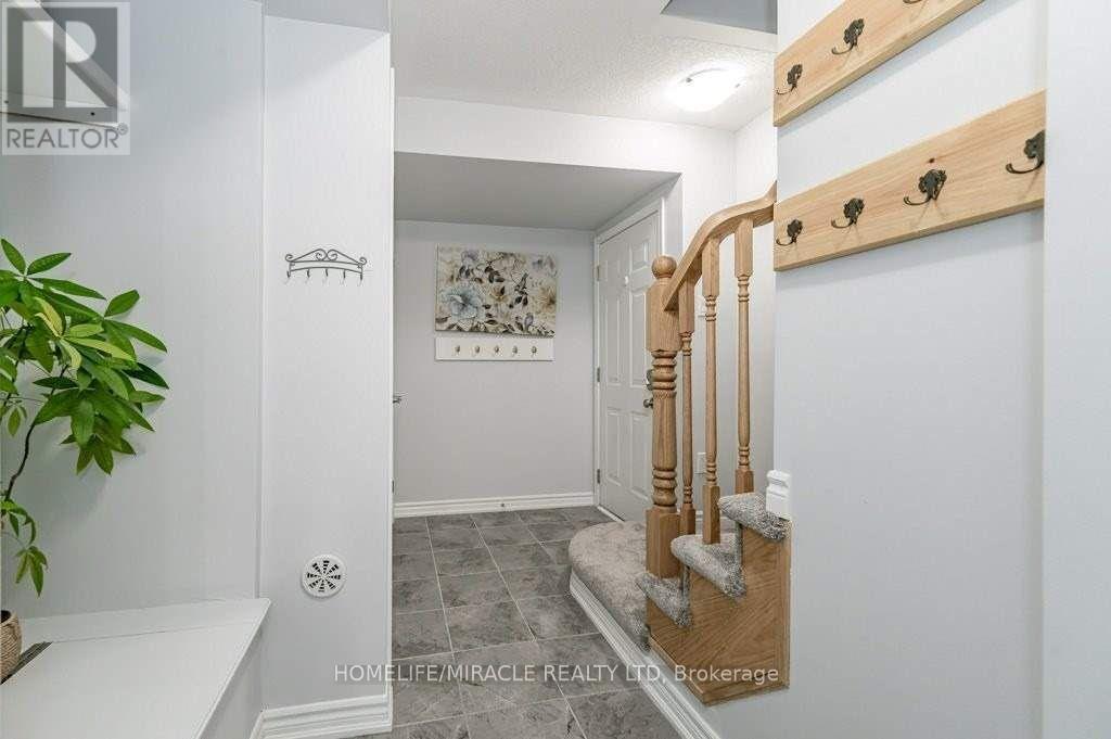 929 Apple Hill Lane, Kitchener, Ontario  N2R 0L7 - Photo 6 - X13439960