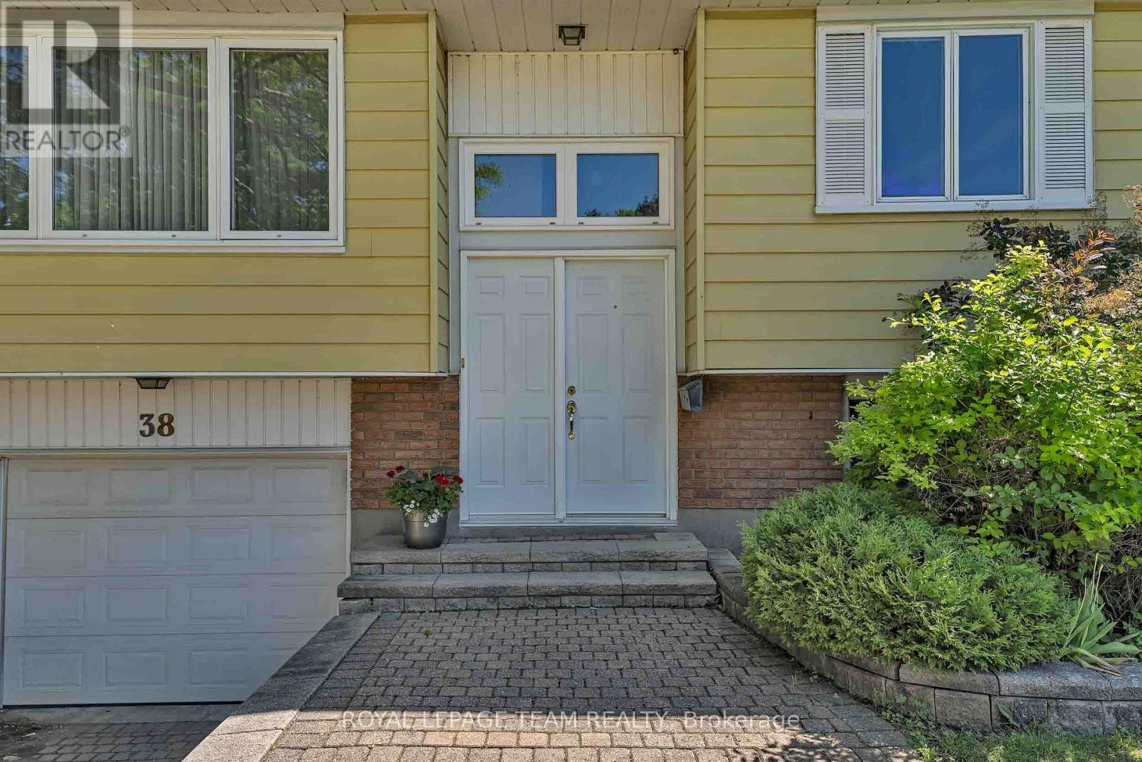 38 Elmbank Crescent, Ottawa, Ontario  K2G 3P6 - Photo 4 - X13440126