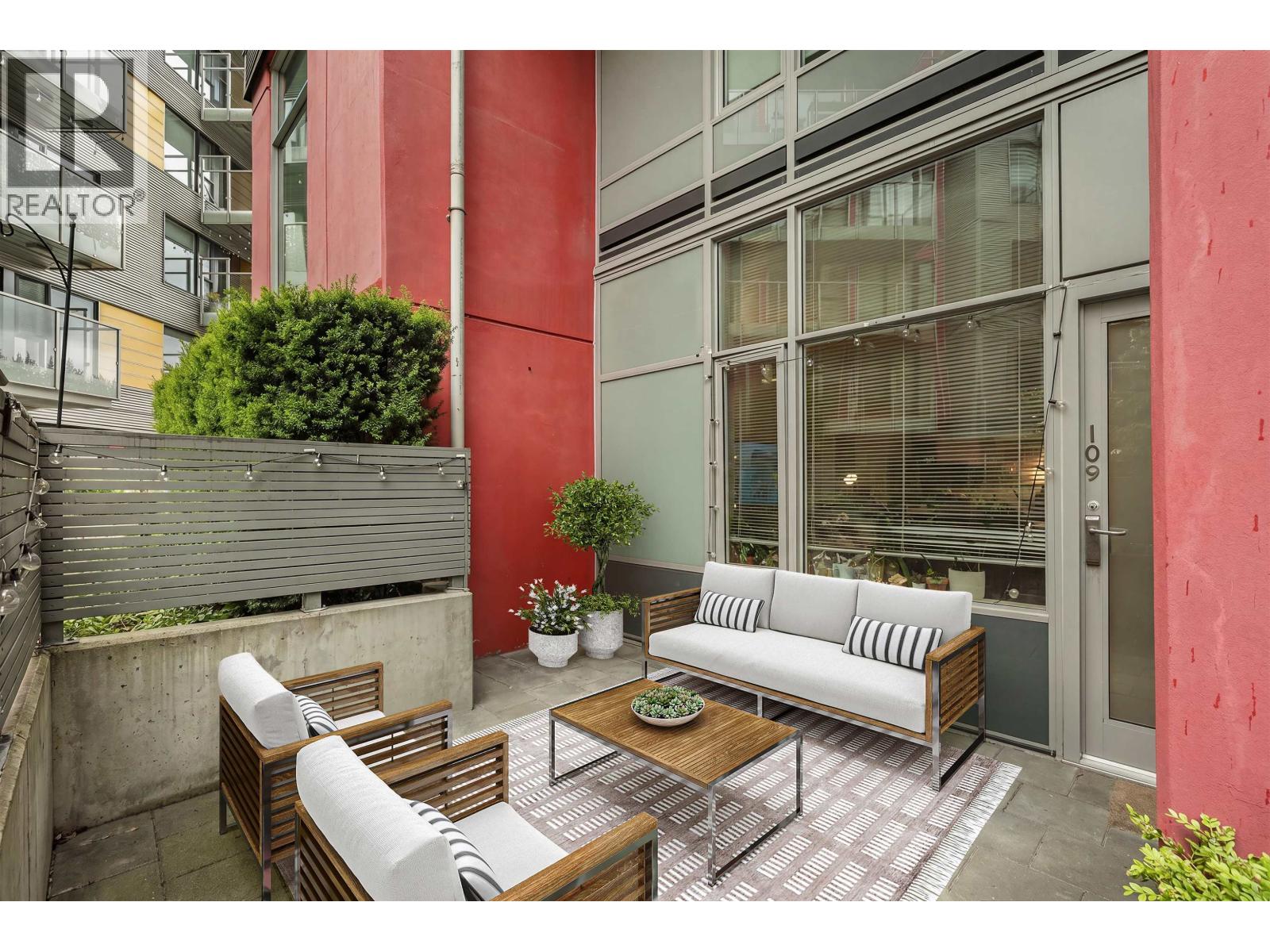 109 417 GREAT NORTHERN WAY, Vancouver, British Columbia