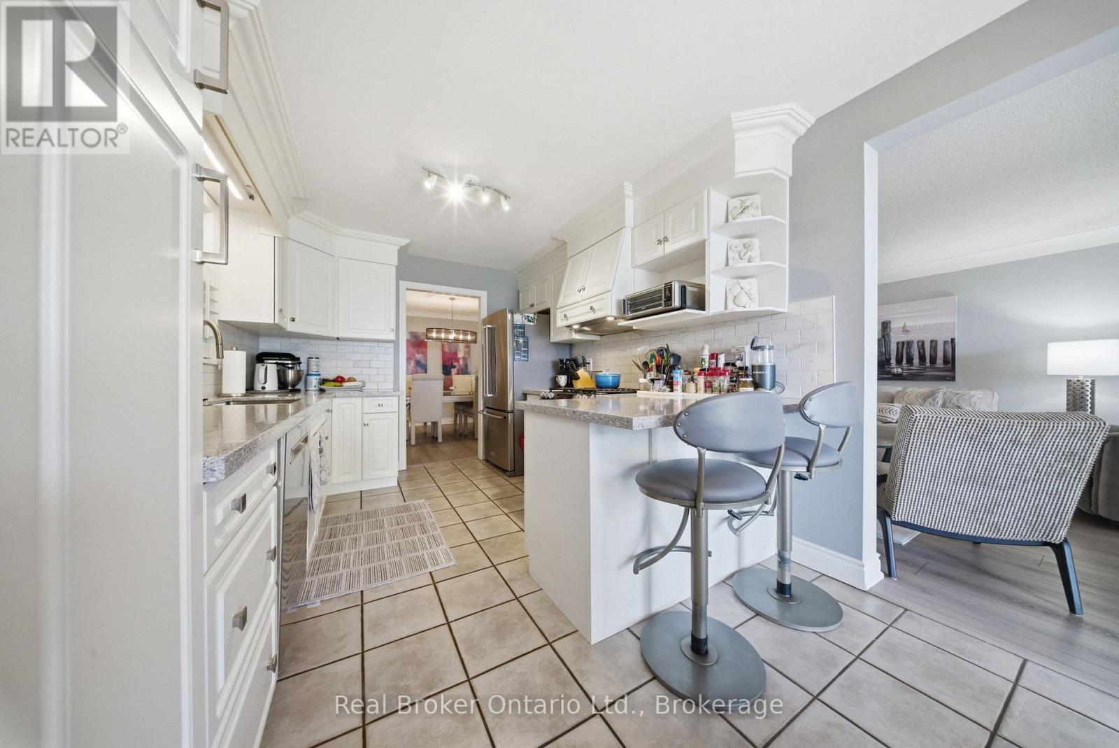 23 Edgewater Drive, Hamilton, Ontario  L8E 4Z2 - Photo 10 - X13440118