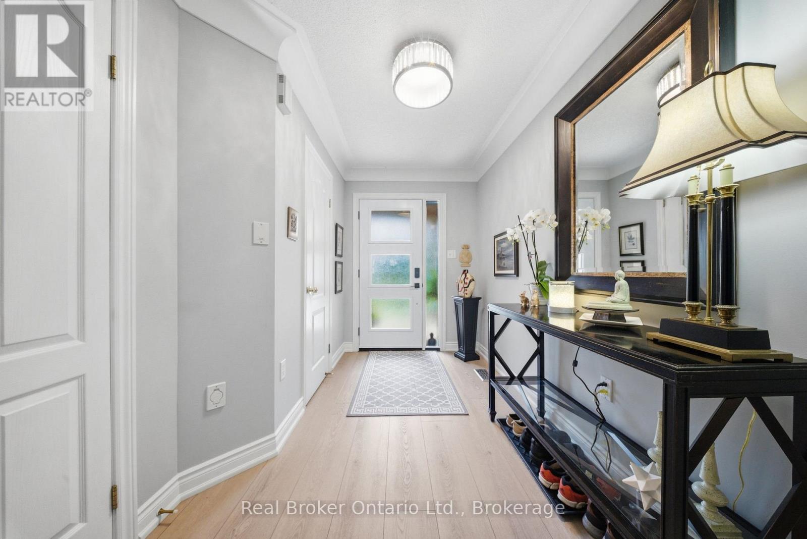 23 Edgewater Drive, Hamilton, Ontario  L8E 4Z2 - Photo 4 - X13440118