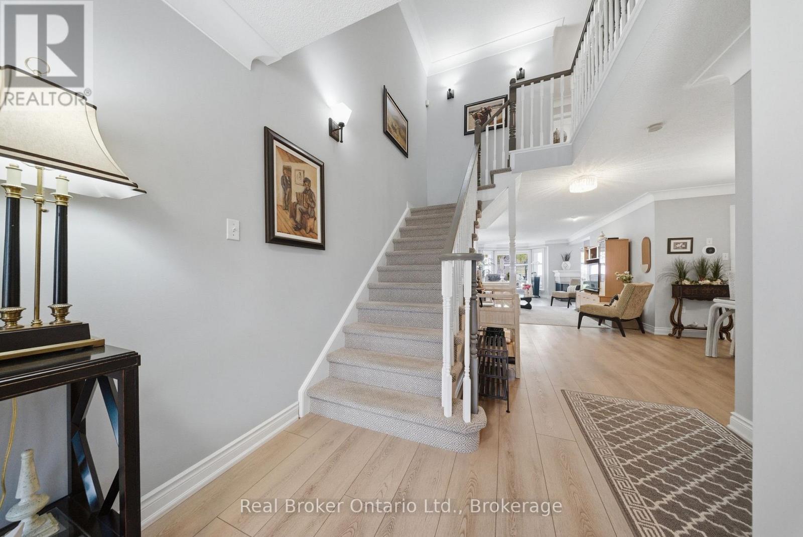 23 Edgewater Drive, Hamilton, Ontario  L8E 4Z2 - Photo 5 - X13440118