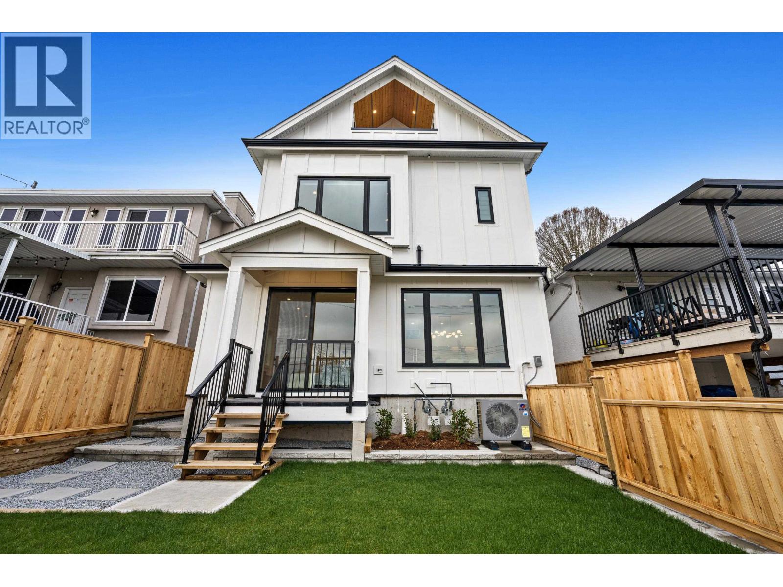 3156-2 E 8TH AVENUE, Vancouver, British Columbia