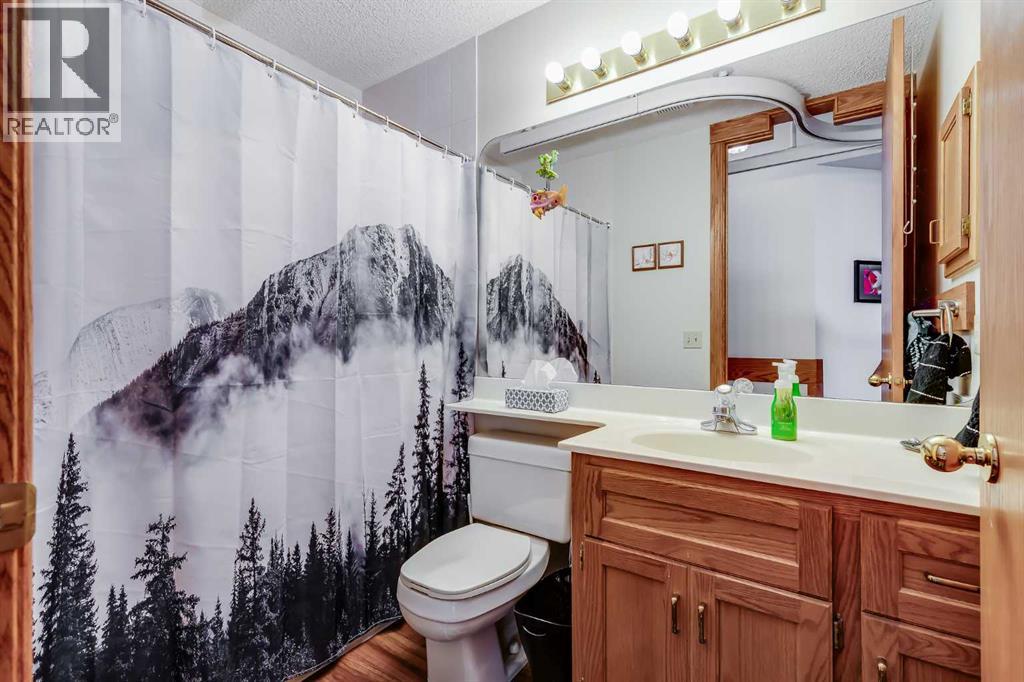 44 Valley Meadow Close NW, Calgary, Alberta  T3B 5M1 - Photo 19 - A2319932