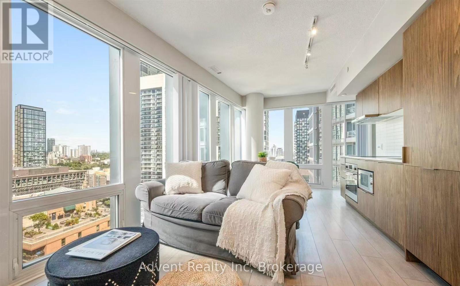 <div class="slider-price">$699,990</div><p>2711 - 60 Shuter Street, Toronto, Ontario</p>