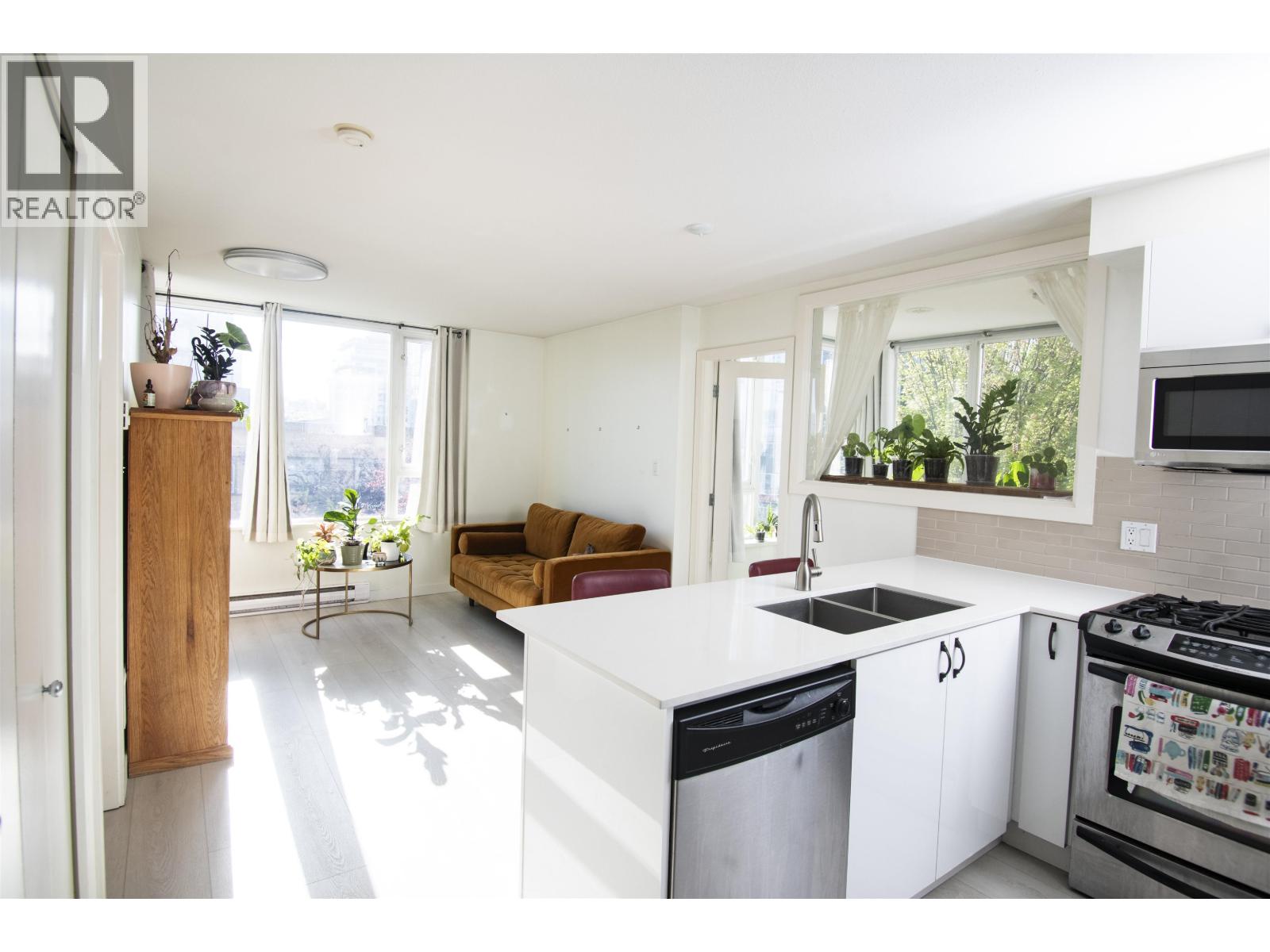 204 2483 Spruce Street, Vancouver, British Columbia  V6H 4J2 - Photo 1 - R3135431