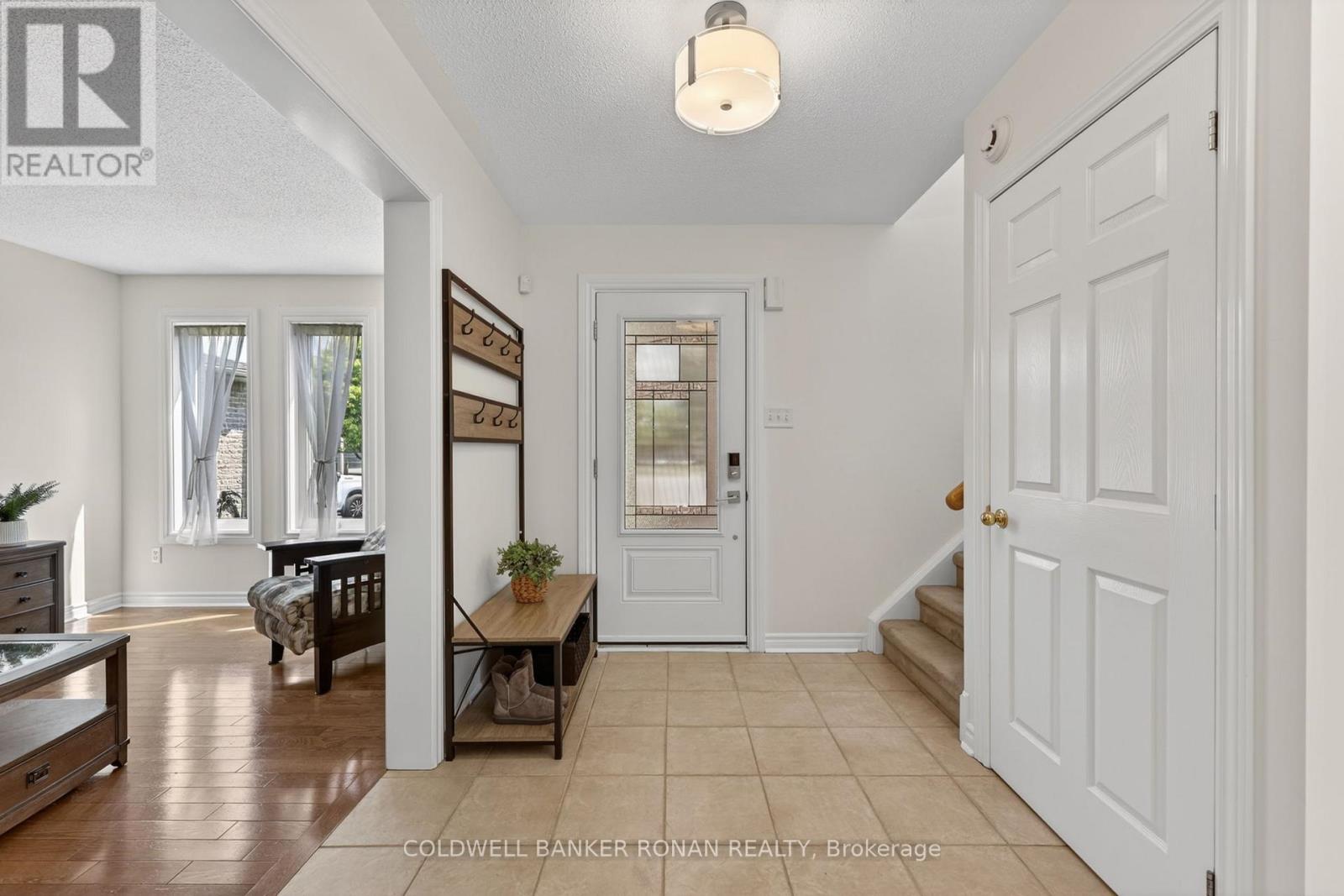 24 Ryan Court, Barrie, Ontario  L4M 6N7 - Photo 5 - S13440174