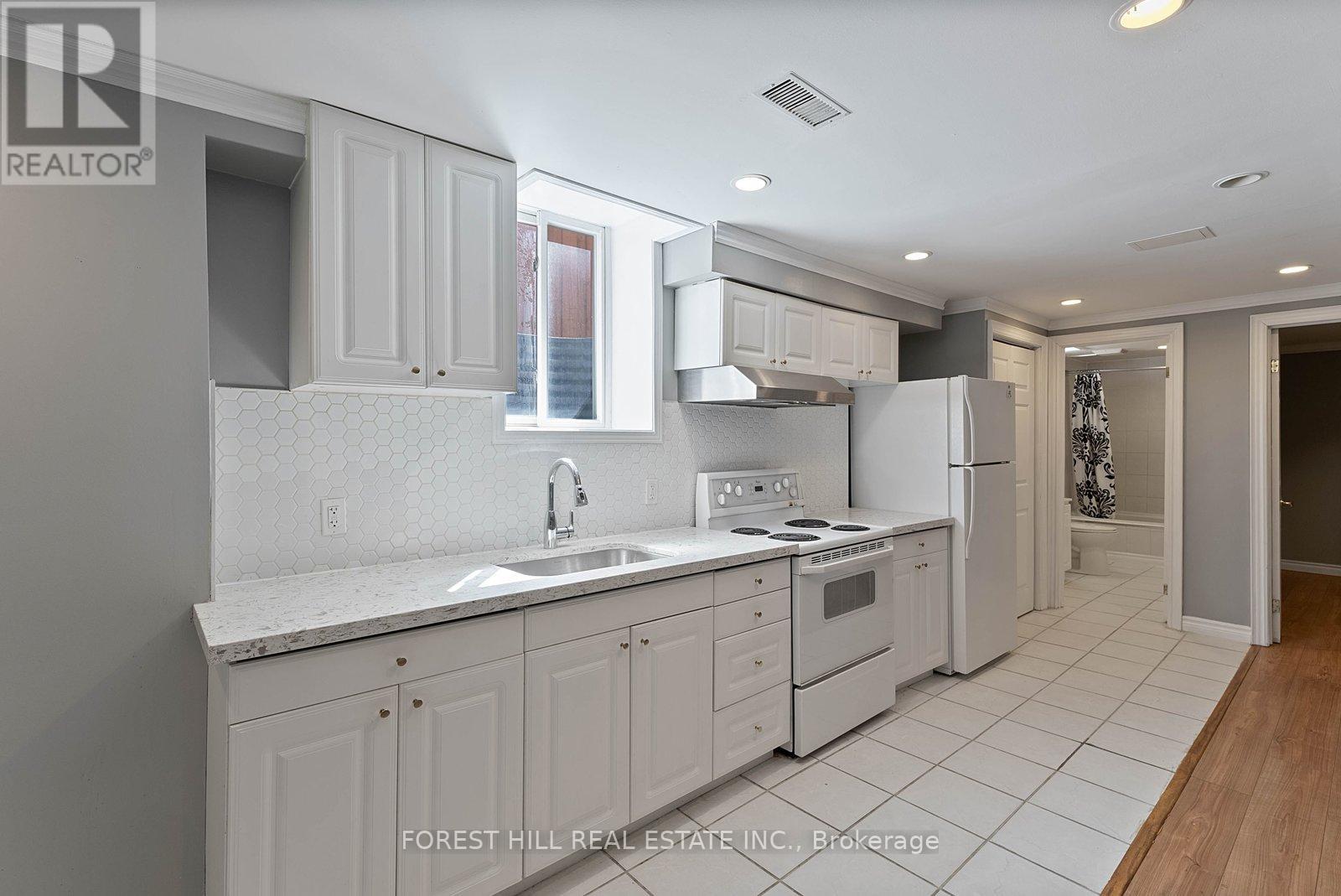 Bsmt - 5003 Rosebush Road, Mississauga, Ontario  L5M 5M4 - Photo 7 - W13440150