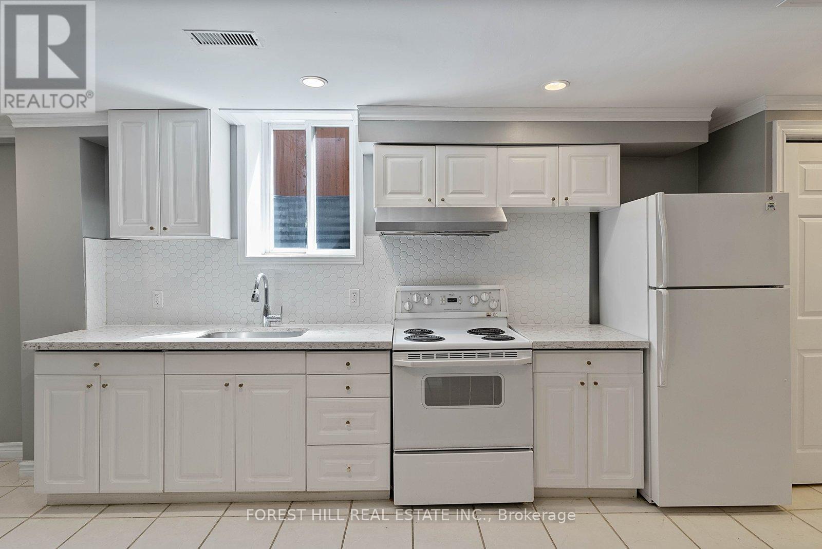 Bsmt - 5003 Rosebush Road, Mississauga, Ontario  L5M 5M4 - Photo 8 - W13440150