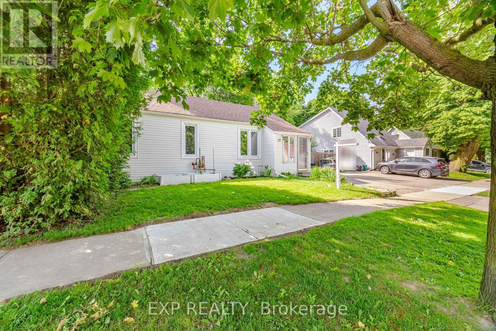 217 Mcdonald Boulevard, Halton Hills, Ontario  L7J 1B2 - Photo 2 - W13440154