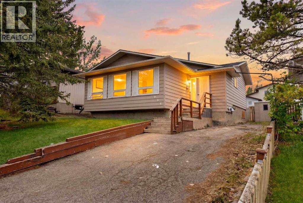 304 Beddington Circle NE, Calgary, Alberta  T3K 1K7 - Photo 2 - A2318553