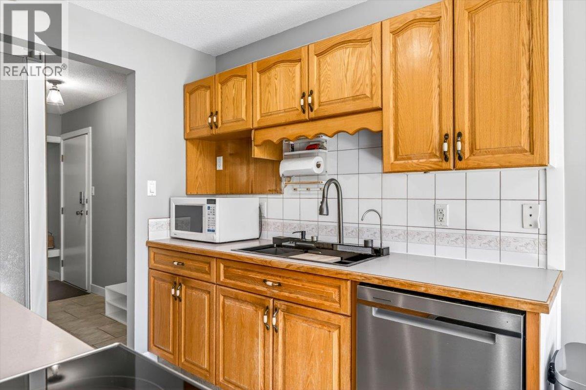 30 Ridgemont Avenue Unit# 205, Fernie, British Columbia V0B 1M2 - Photo 5 - 10391025