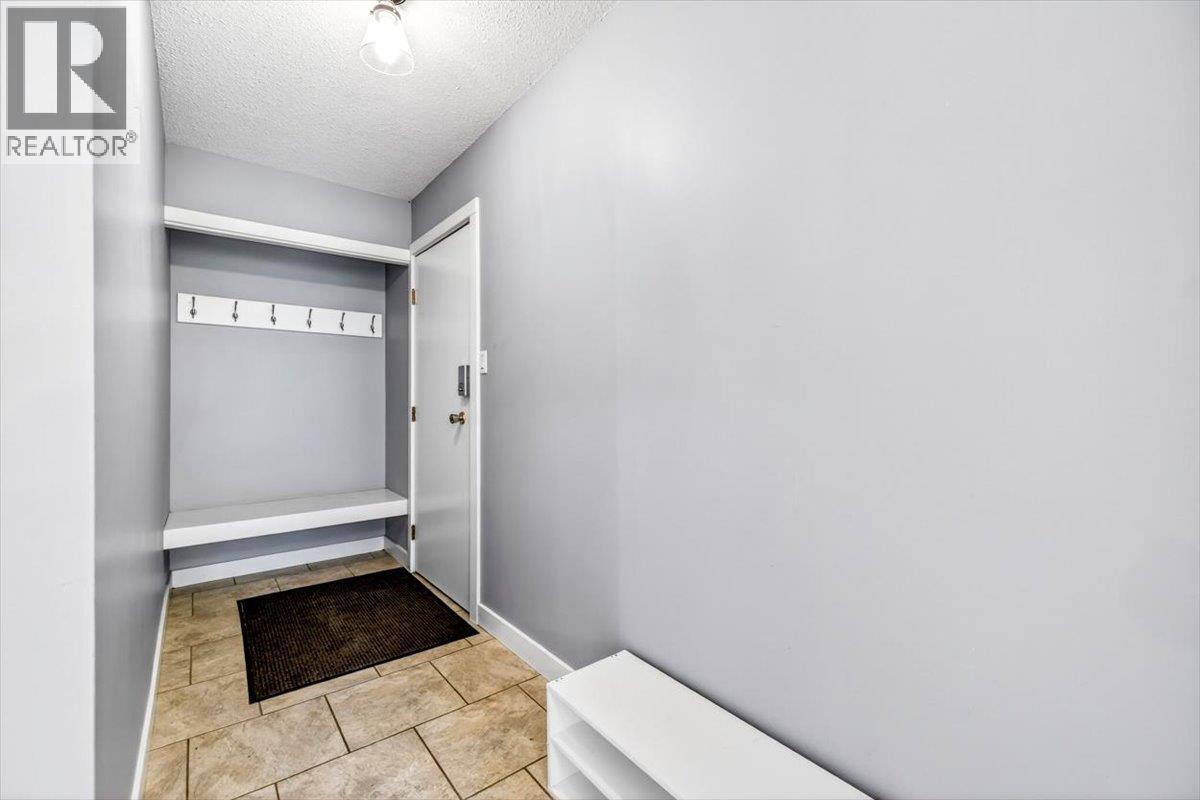 30 Ridgemont Avenue Unit# 205, Fernie, British Columbia V0B 1M2 - Photo 2 - 10391025