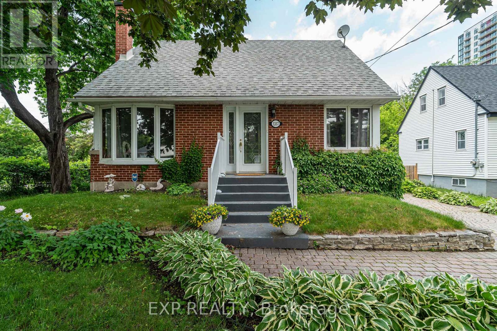 1357 Thames Street, Ottawa, Ontario  K1Z 7N3 - Photo 2 - X13440234