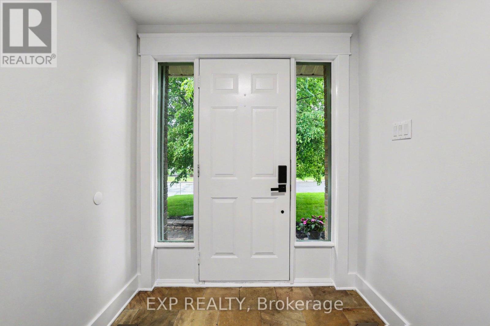 241 Anglehart Avenue, Ottawa, Ontario  K1E 2V7 - Photo 3 - X13440290