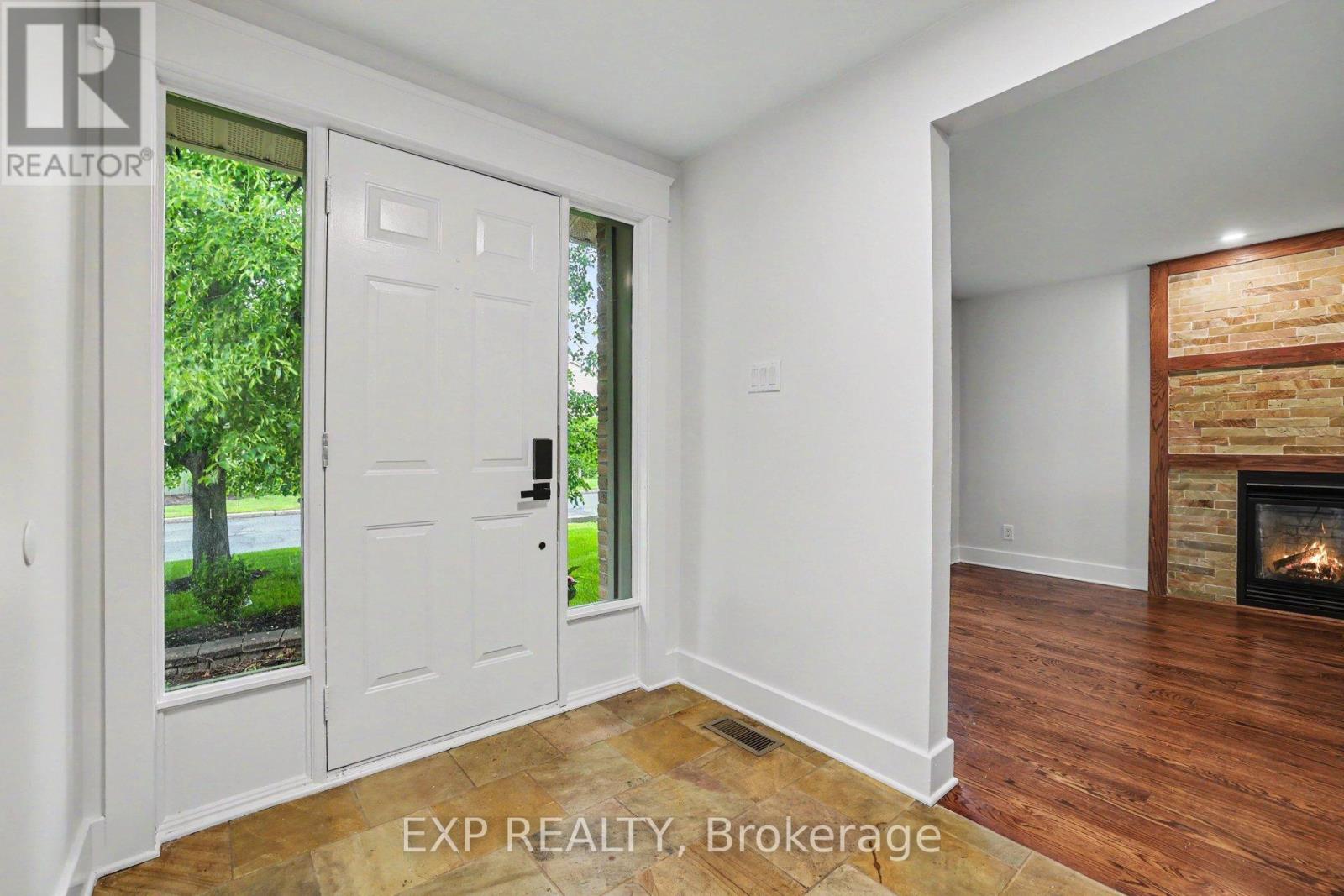241 Anglehart Avenue, Ottawa, Ontario  K1E 2V7 - Photo 4 - X13440290