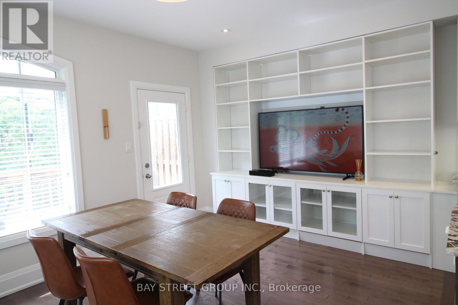 12 Sombrero Lane, Richmond Hill, Ontario  L4C 6E5 - Photo 4 - N13429726