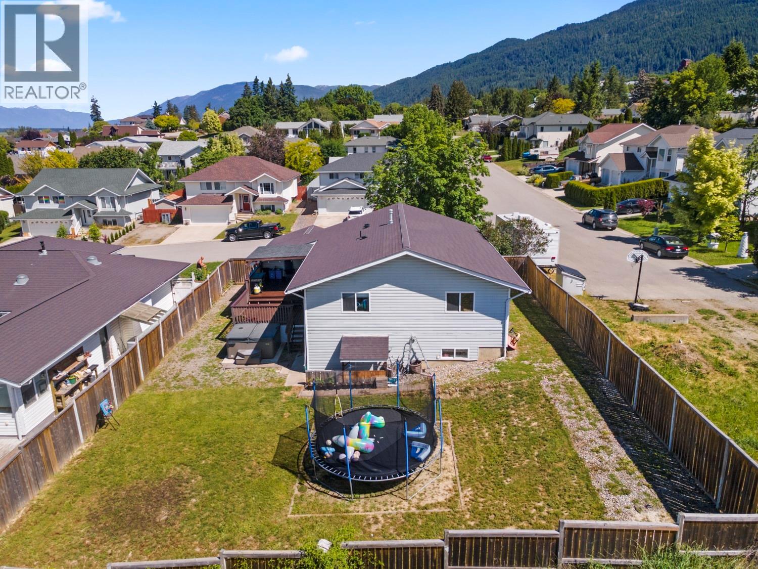 411 Dugan Street, Creston, British Columbia V0B 1G3 - Photo 2 - 10390973