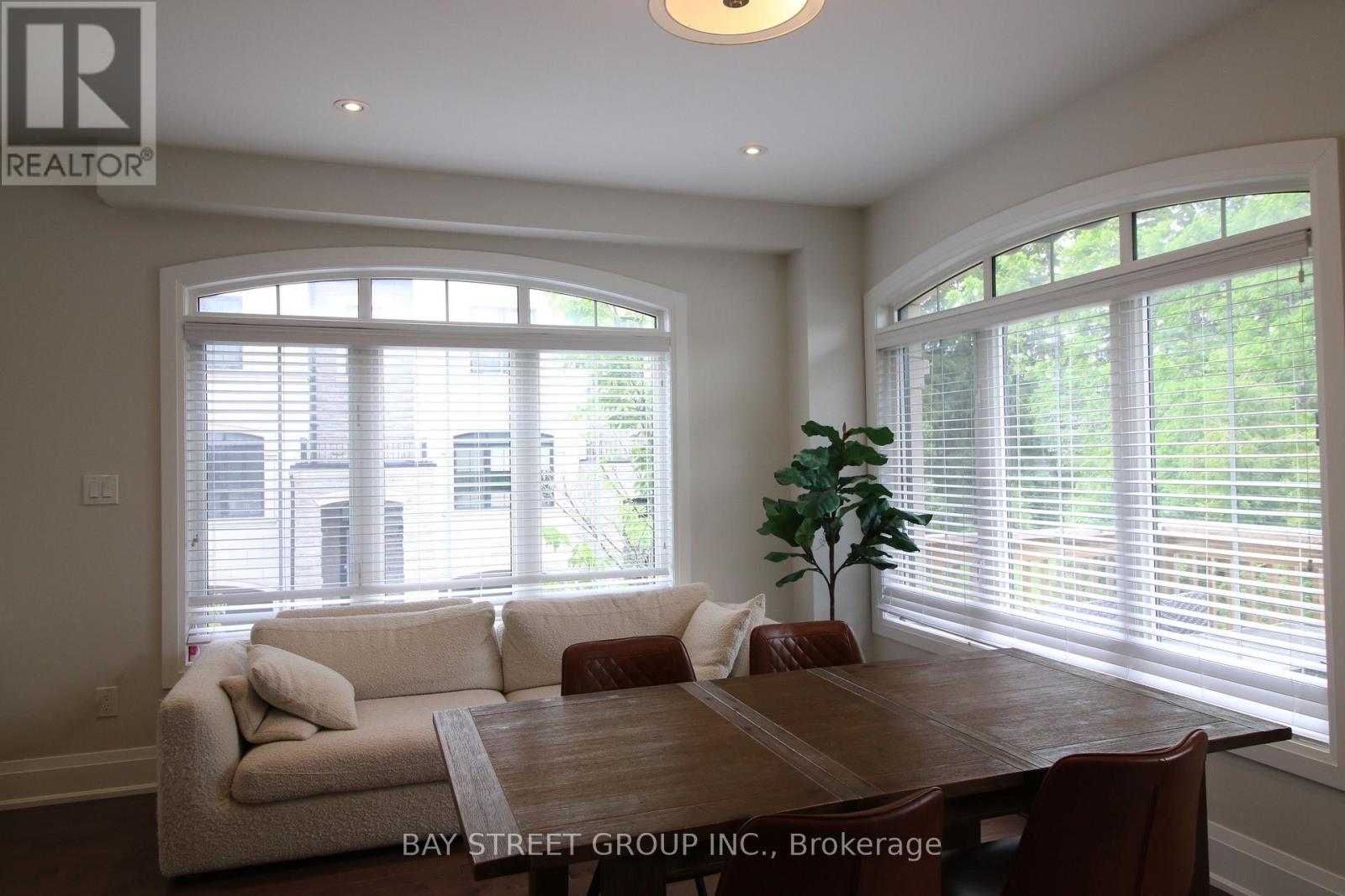 12 Sombrero Lane, Richmond Hill, Ontario  L4C 6E5 - Photo 5 - N13429734