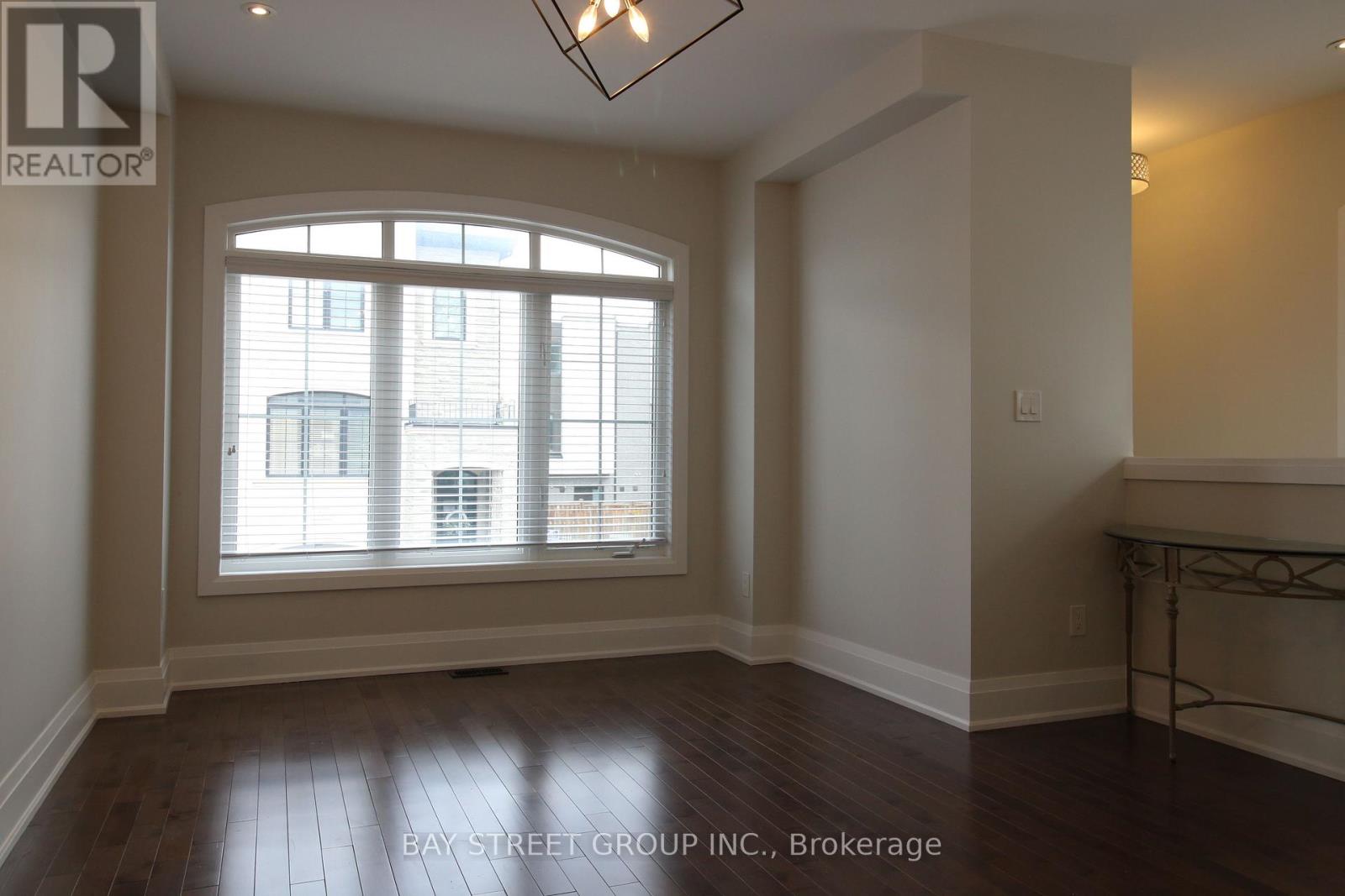 12 Sombrero Lane, Richmond Hill, Ontario  L4C 6E5 - Photo 6 - N13429734